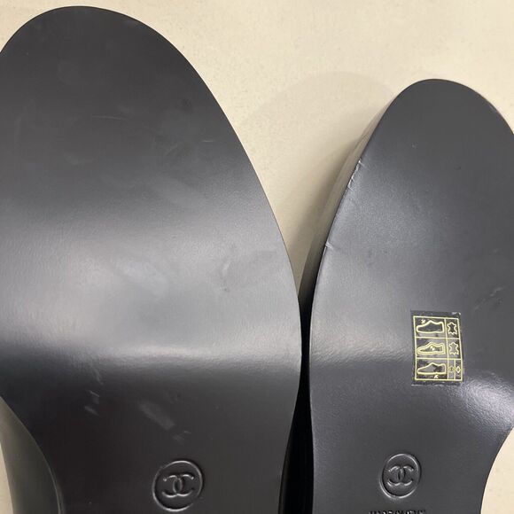 Chanel Moccasins 41 Fall-Winter 2024/25 Pre Collection Black Calfskin $1425 READ - Picture 8 of 9